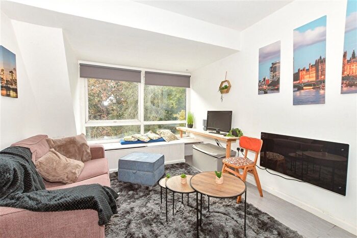 Studio For Sale In Bell Street, Reigate, Surrey, RH2