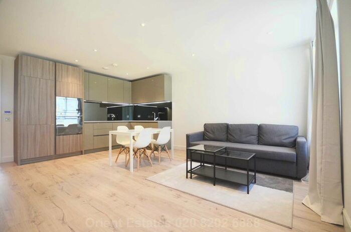 2 Bedroom Flat To Rent In Cooper Court, Smithfield Square, Hornsey, N8