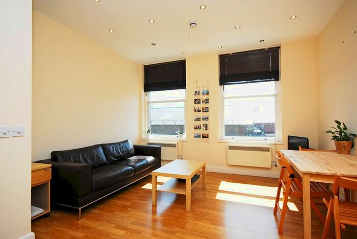 1 Bedroom Flat To Rent In St John's Hill, Wandsworth, London, SW11