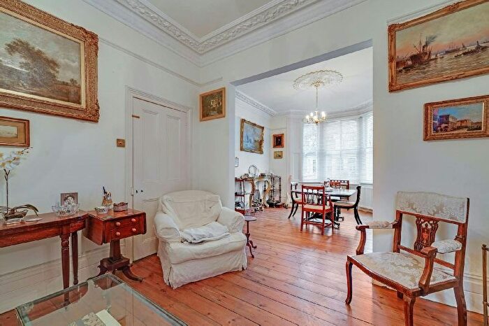3 Bedroom Terraced House For Sale In Ashmount Road, London, N19