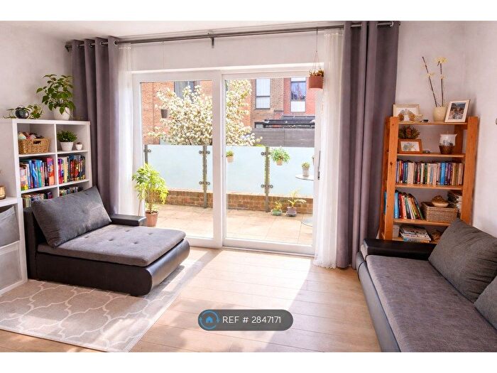 3 Bedroom Flat To Rent In Lismore Boulevard, London, NW9