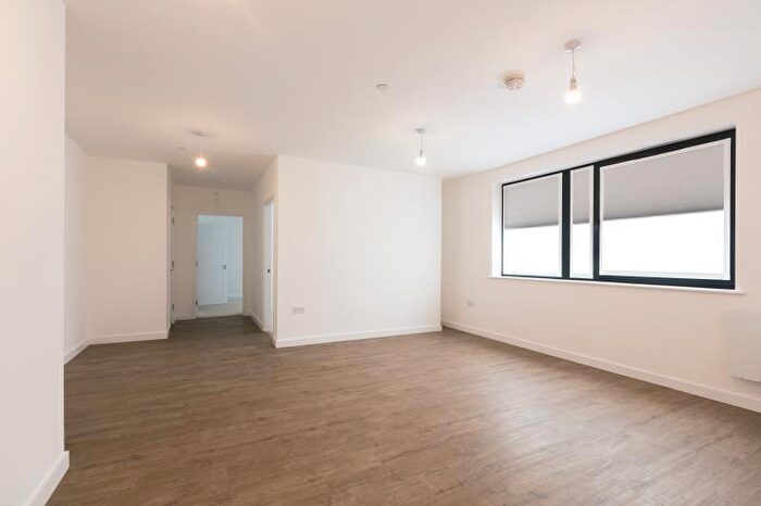 2 Bedroom Flat To Rent In Victoria Avenue, Southend On Sea, Essex, SS2