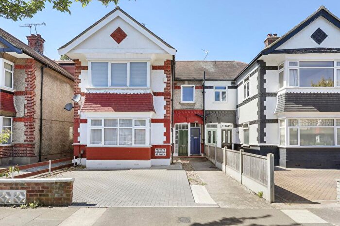 2 Bedroom Maisonette For Sale In Lechmere Avenue, Woodford Green, IG8