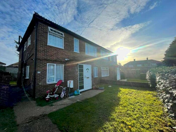 3 Bedroom Maisonette Flat To Rent In 22 Keats Close, Hayes, UB4