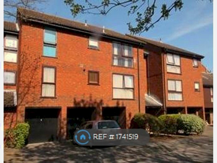 2 Bedroom Flat To Rent In Laleham Road, Shepperton, TW17