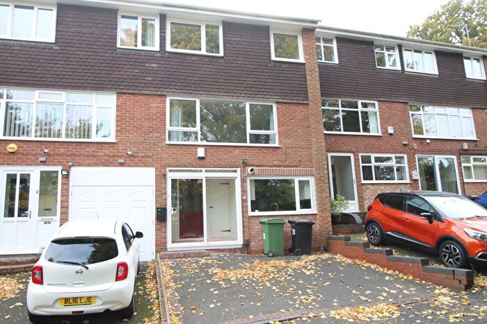 3 Bedroom Semi-Detached House To Rent In Loughton Grove, Halesowen, West Midlands, B63