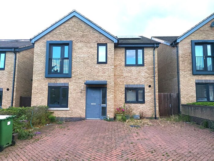 4 Bedroom Detached House To Rent In Pinnacle Hill, Bexleyheath, Kent, DA7