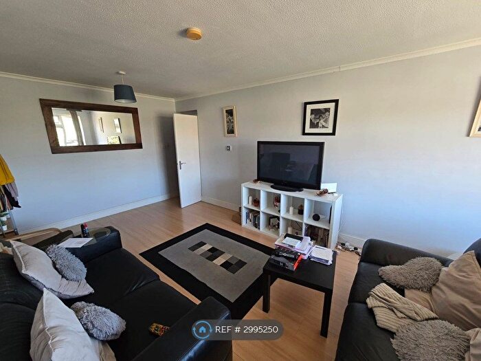 2 Bedroom Flat To Rent In Hackington Crescent, Beckenham, BR3