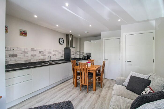 1 Bedroom Flat For Sale In Harwood House, Farnborough, GU14