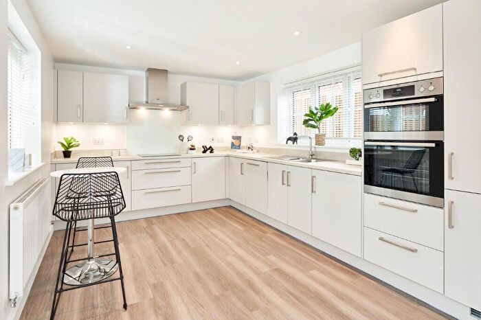 3 Bedroom Detached House For Sale In Clayhill Road, Burghfield Common, RG7