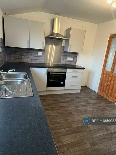 2 Bedroom Flat To Rent In Glenn Road, Poringland, Norwich, NR14