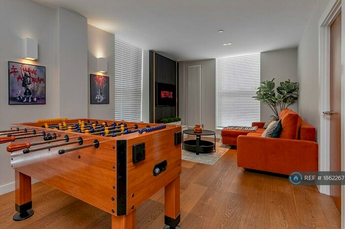 2 Bedroom Flat To Rent In Upper Fourth Street, Milton Keynes, MK9