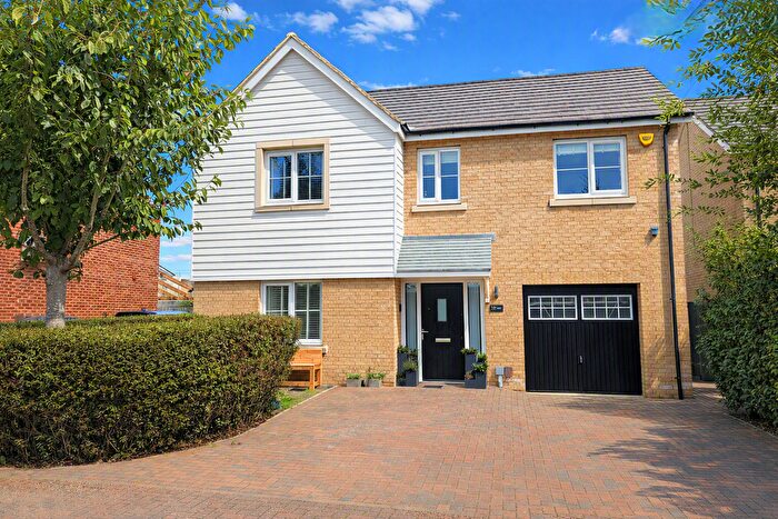 4 Bedroom Detached House For Sale In Millfield Gardens, Milton Keynes, MK14