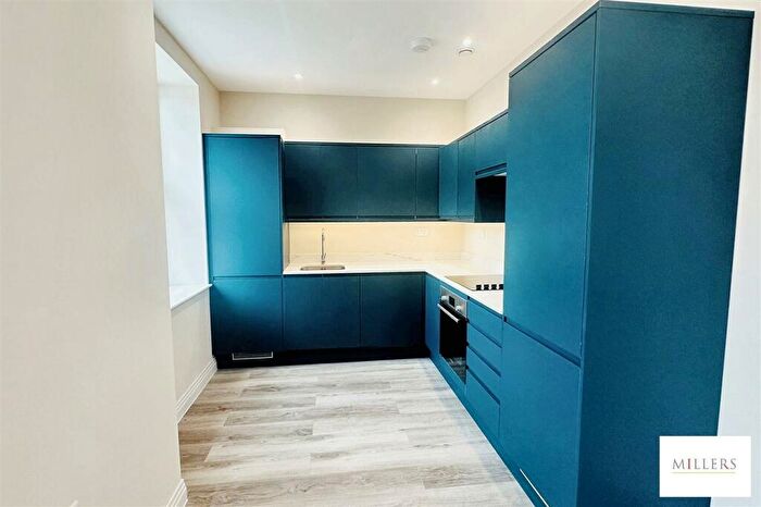 1 Bedroom Flat To Rent In Merlin House, Bakers Lane, Epping, CM16