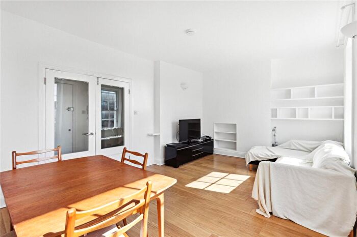 3 Bedroom Apartment To Rent In Offord Road, London, N1