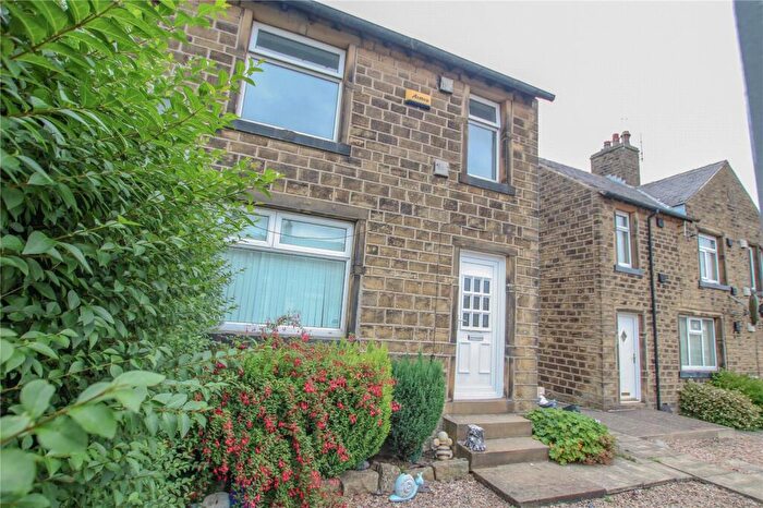 4 Bedroom Terraced House To Rent In New Hey Road, Huddersfield, West Yorkshire, HD3