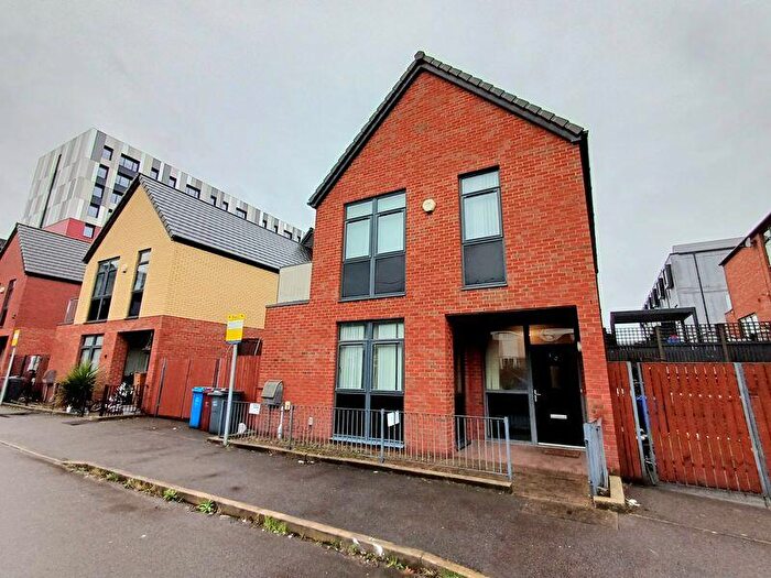 3 Bedroom Semi Detached House For Sale In Coppersmith Road, Manchester, M4