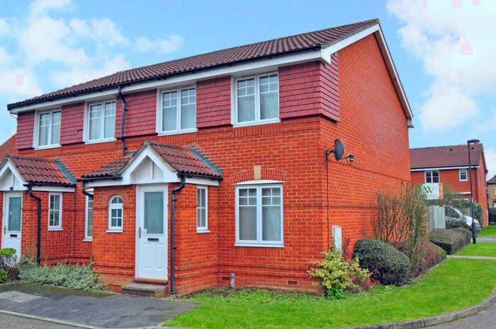 3 Bedroom Semi-Detached House To Rent In Waters Reach, Maidenhead, Berkshire, SL6