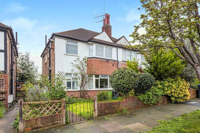 2 Bedroom Maisonette To Rent In Villiers Close, Surbiton, KT5