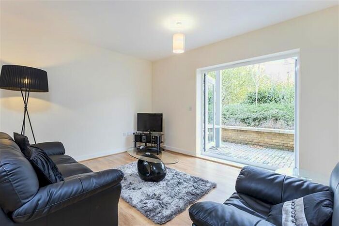 1 Bedroom Flat To Rent In Makepeace Court, Blagrove Road, TW11