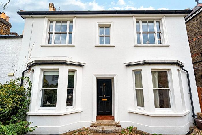 2 Bedroom Flat To Rent In Medfield Street, Putney Heath, London, SW15
