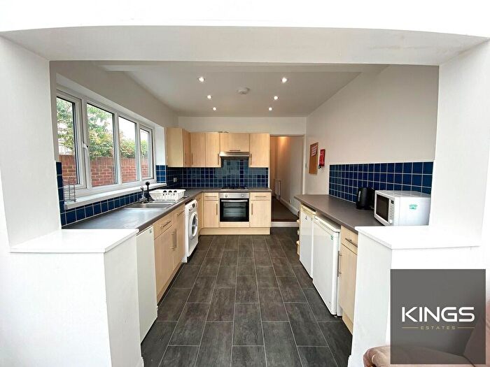 5 Bedroom End Of Terrace House To Rent In Talbot Road, Southsea, PO4