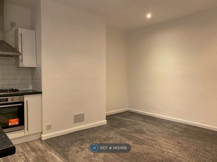 2 Bedroom Terraced House To Rent In Carlinghow Hill, Batley, WF17