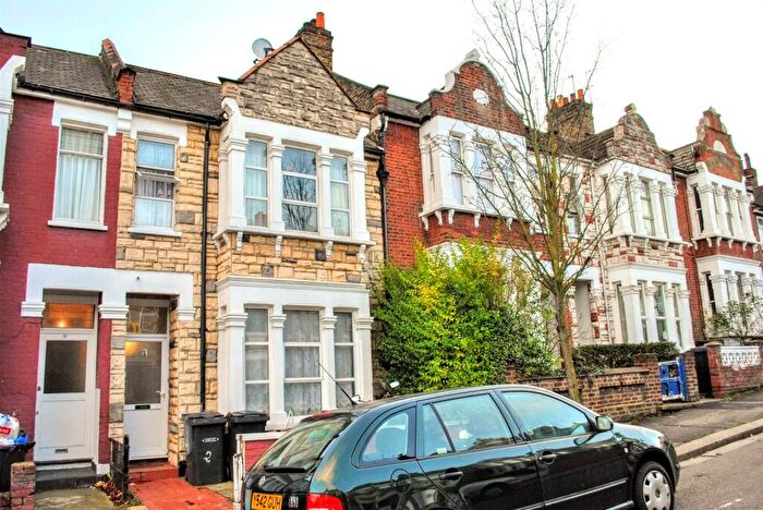 Studio To Rent In Mattison Road, Harringay, London, N4
