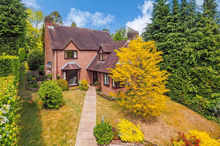 4 Bedroom Detached House For Sale In Medstead Road, Beech, Alton, Hampshire, GU34