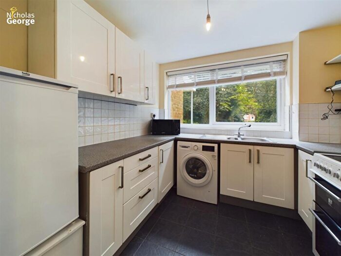 2 Bedroom Flat To Rent In Mayfield Court, Moseley, B13