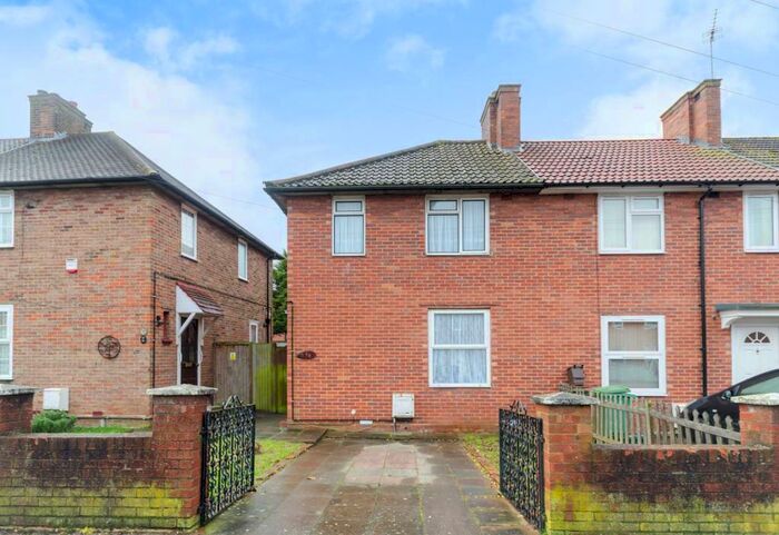 3 Bedroom Semi-Detached House To Rent In Lindores Road, Sutton, Carshalton, SM5