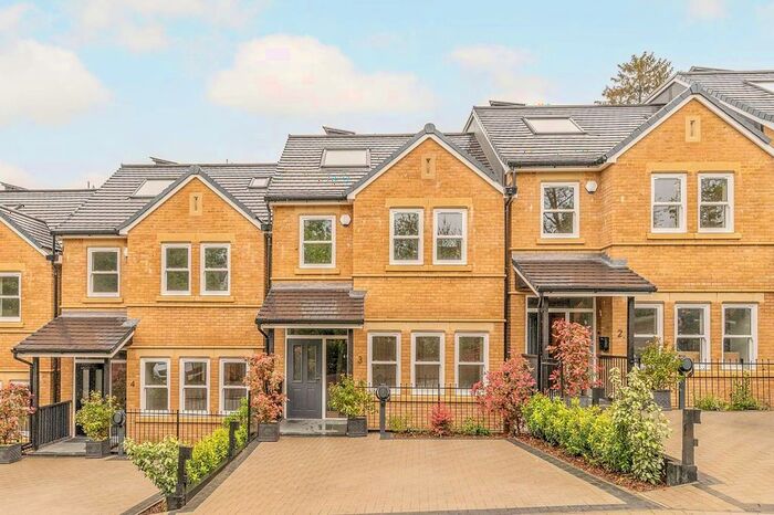 4 Bedroom Property To Rent In Fir Hollow Gardens, Croydon, Kenley, CR8