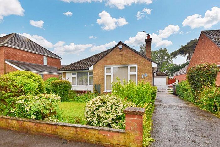 3 Bedroom Detached Bungalow For Sale In Westwood Drive, Swanpool, Lincoln, LN6