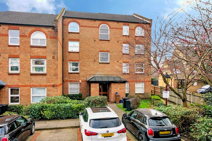 2 Bedroom Flat To Rent In Earlston Grove, London, E9