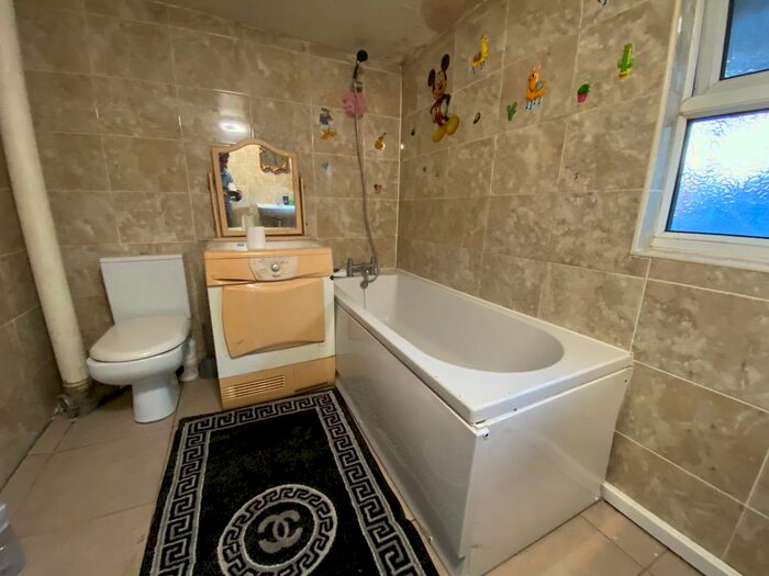 1 Bedroom Flat To Rent In Harvey Road, Ilford, IG1