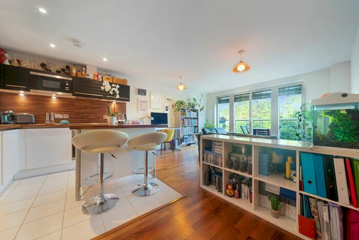 1 Bedroom Flat To Rent In The Downs, London, SW20