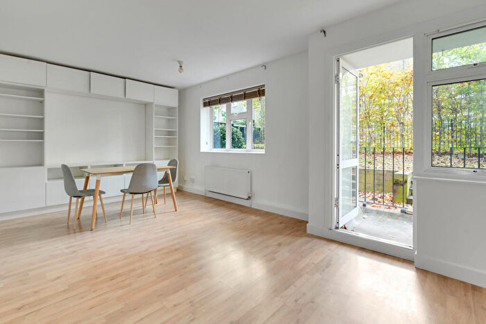 2 Bedroom Apartment To Rent In Albert Street, London, NW1