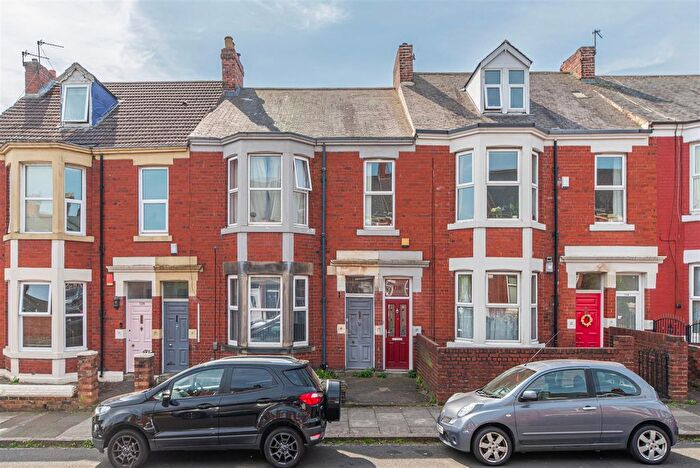 3 Bedroom Flat For Sale In Tosson Terrace, Heaton, Newcastle Upon Tyne, NE6