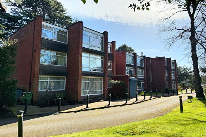 2 Bedroom Flat For Sale In The Avenue, Moss Manor, M33