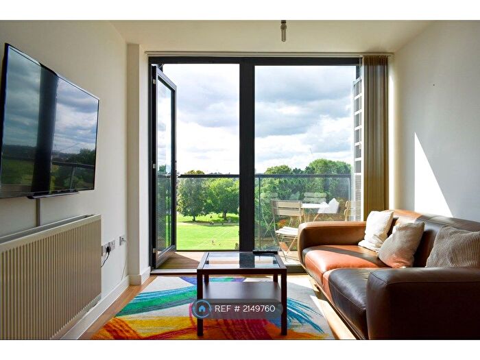 1 Bedroom Flat To Rent In Bloemfontein Road, London, W12