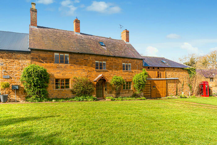 7 Bedroom Country House For Sale In The Green, Warmington, Banbury Oxfordshire, OX17