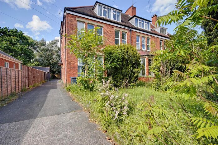 10 Bedroom Semi Detached House For Sale In Newland Park, Hull, HU5