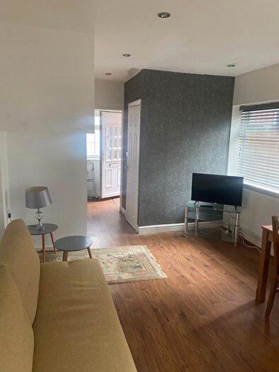 2 Bedroom Flat To Rent In Cranston Grove, Gatley, SK8