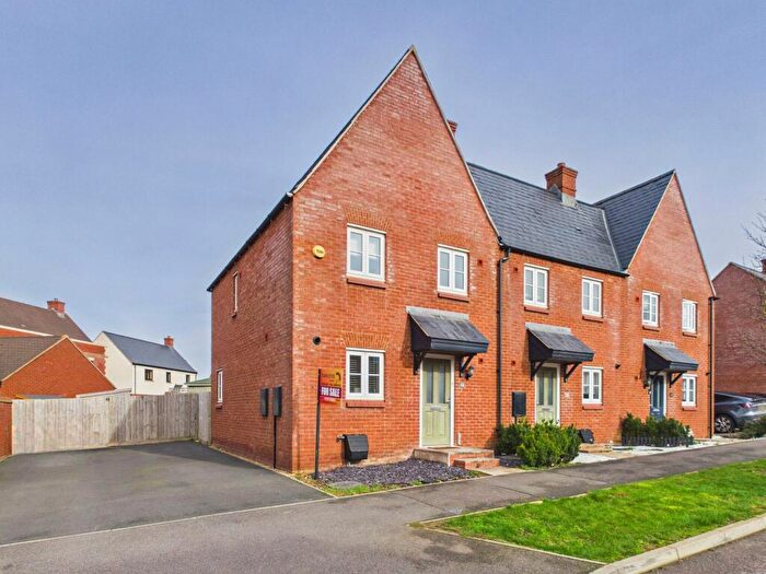3 Bedroom End Of Terrace House For Sale In Hexham Street, Towcester, NN12