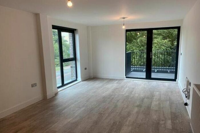 2 Bedroom Flat To Rent In Victoria Point, Ashford, TN23