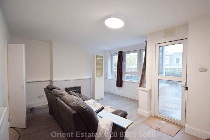 3 Bedroom Flat To Rent In Raglan Street, London, NW5