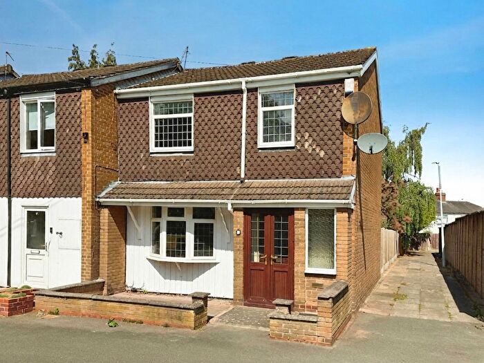 3 Bedroom End Terrace House For Sale In Reedham Gardens, Merryhill, Wolverhampton, WV4