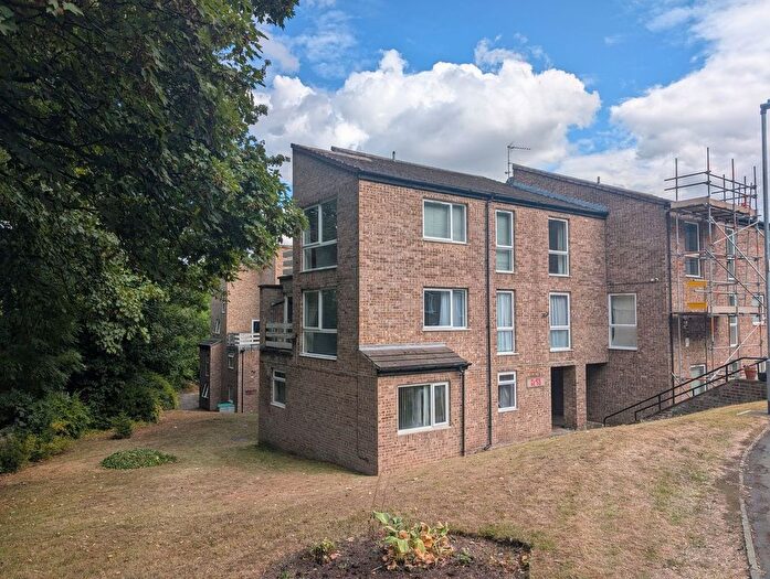 2 Bedroom Flat For Sale In Frizley Gardens, Frizinghall, Bradford, BD9
