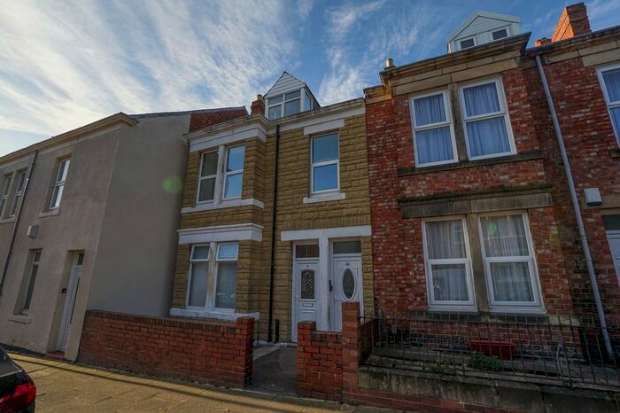 4 Bedroom Maisonette To Rent In Eastbourne Avenue, Gateshead, Tyne And Wear, NE8