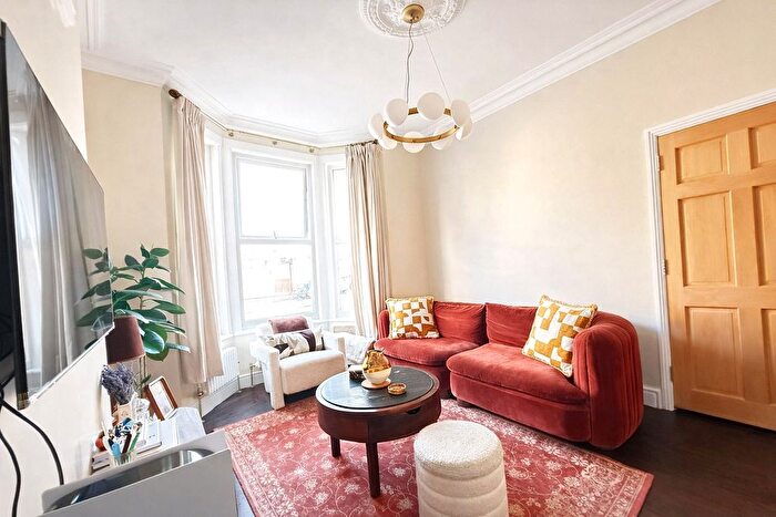 2 Bedroom Flat For Sale In Abernethy Road, Lewisham, London, SE13